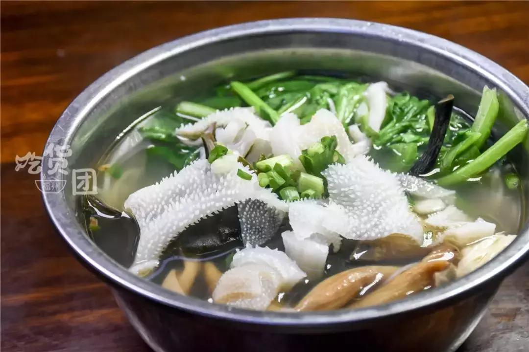 这家店的老板心太坏，放这么多料，是存心为难我胖虎？