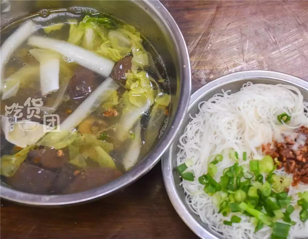 这家店的老板心太坏，放这么多料，是存心为难我胖虎？