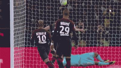 内马尔对巴西足球的贡献,内马尔扛着巴西足球的10年