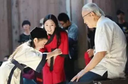 神奇！瞬间让你人见人爱的魅力四法，从此贵人不断，广开善缘