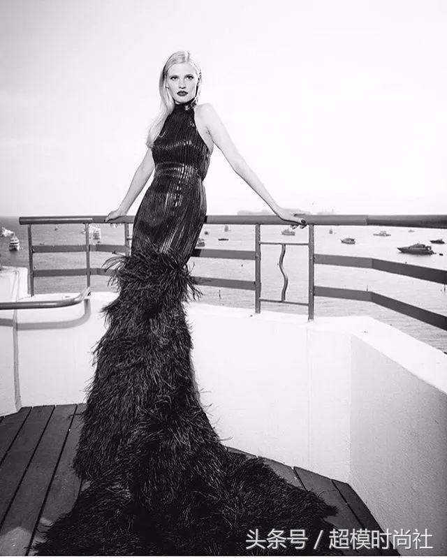 牙缝成特色？C*杯罩**超模大器晚成！因“胖”引争议