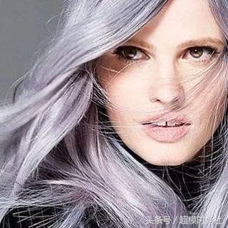 牙缝成特色？C*杯罩**超模大器晚成！因“胖”引争议