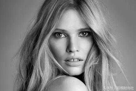 牙缝成特色？C*杯罩**超模大器晚成！因“胖”引争议