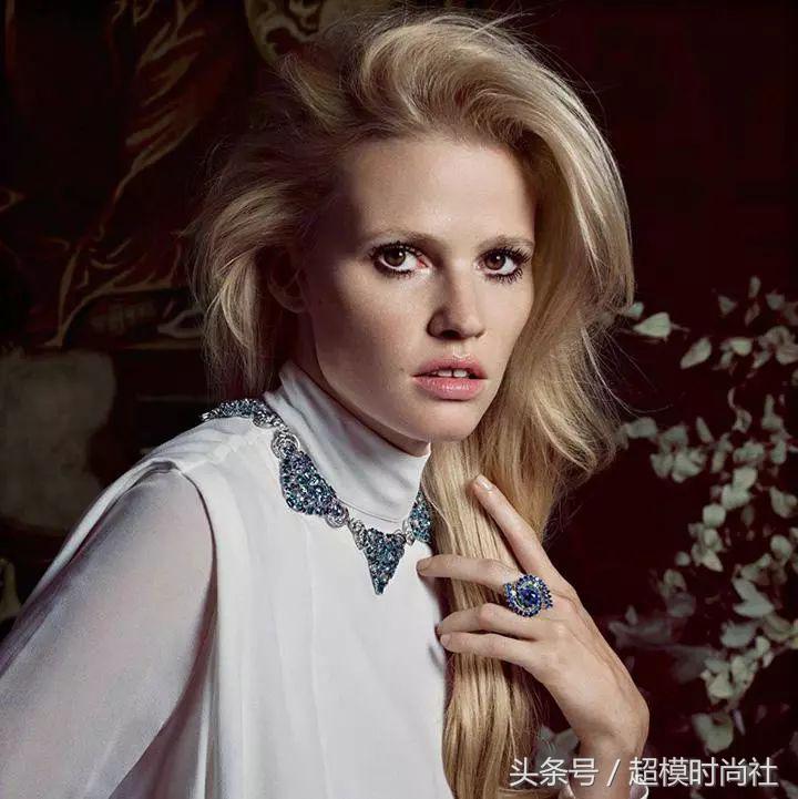 牙缝成特色？C*杯罩**超模大器晚成！因“胖”引争议