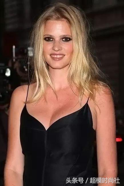 牙缝成特色？C*杯罩**超模大器晚成！因“胖”引争议