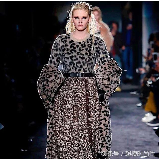 牙缝成特色？C*杯罩**超模大器晚成！因“胖”引争议