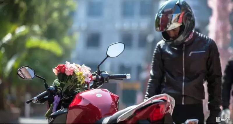 国四电喷幻影150价格,五羊本田幻影150国四电喷摩托车