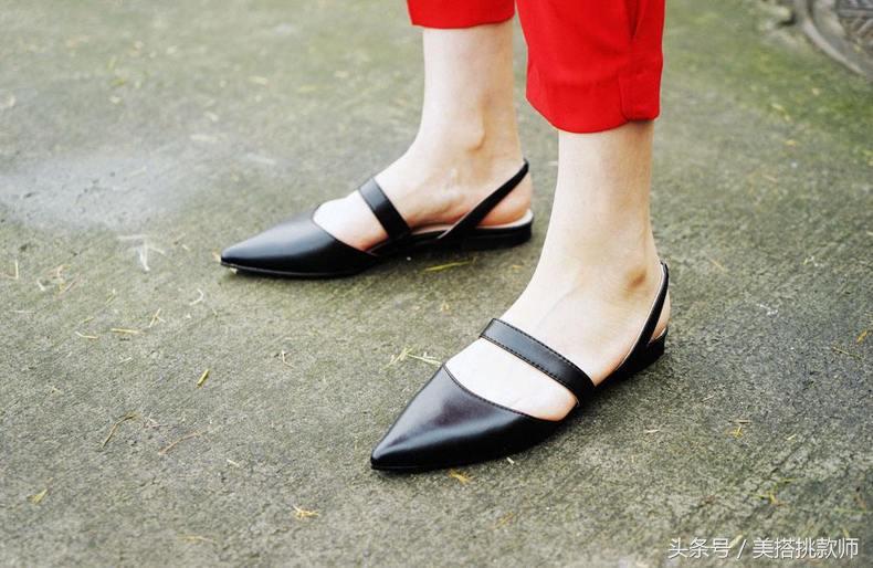 新买的鞋子挤脚又臭脚?这样一招就解决!