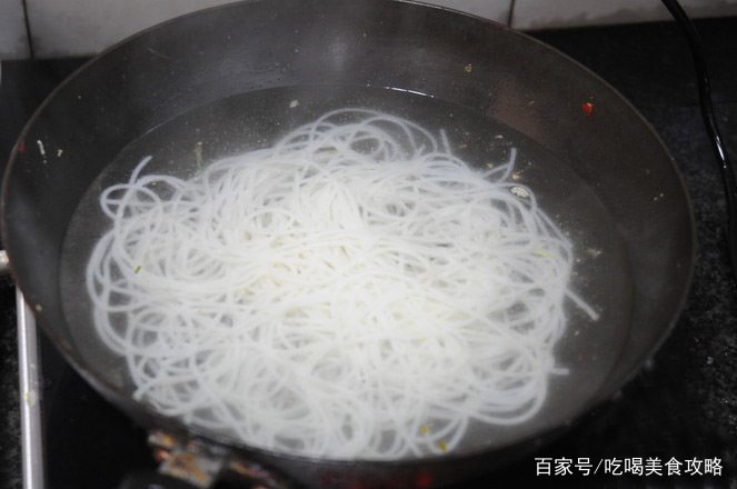 香菇鸡肉米粉正宗做法,小吃湖南米粉