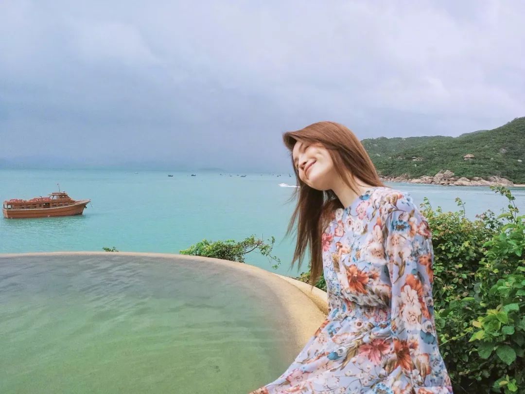 何穗美白美黑对比图,何穗白到底有多美