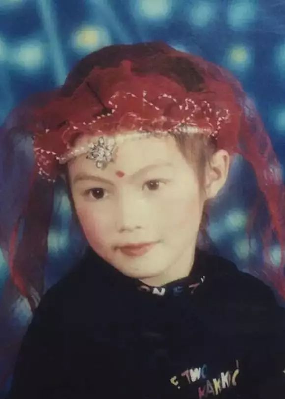 何穗美白美黑对比图,何穗白到底有多美