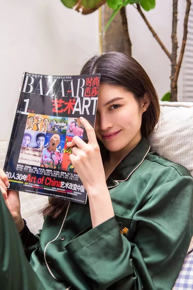 何穗美白美黑对比图,何穗白到底有多美