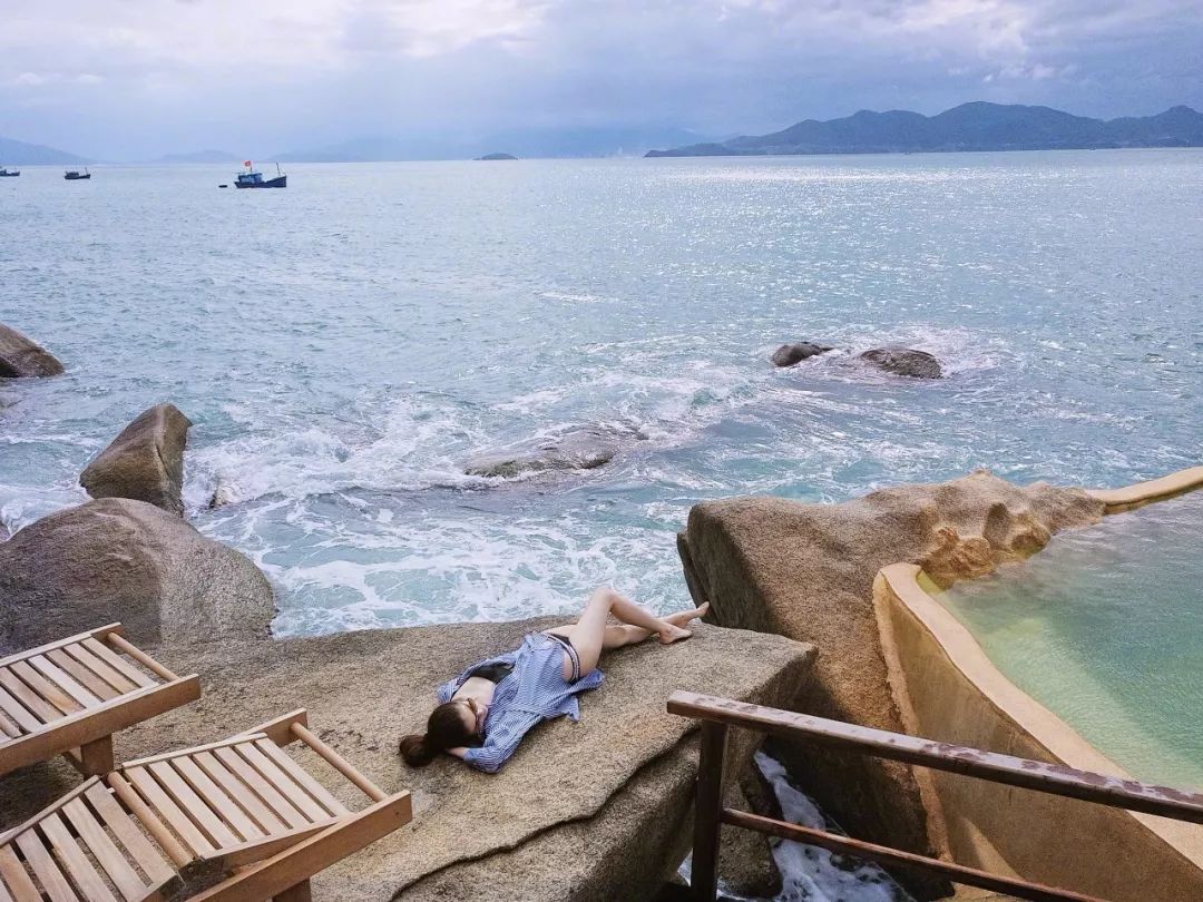 何穗美白美黑对比图,何穗白到底有多美