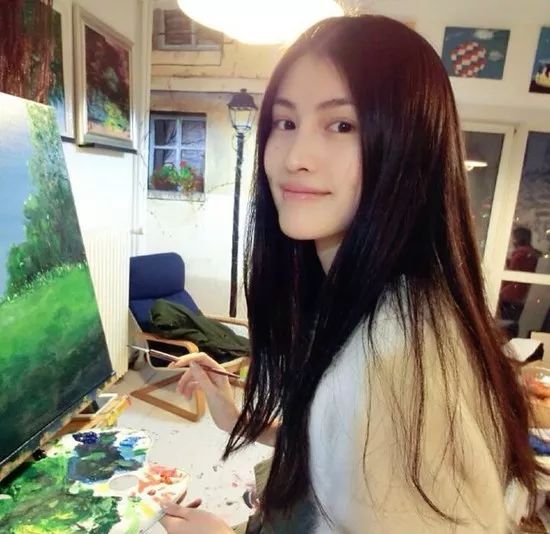 何穗美白美黑对比图,何穗白到底有多美