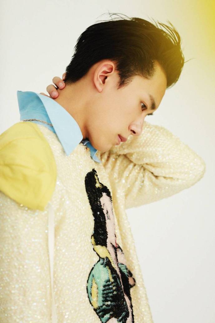 易烊千玺和杨幂谁更帅 (杨幂易烊千玺穿衣搭配)