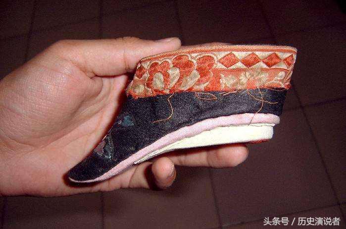 古代三寸金莲裹脚干嘛的,古代三寸金莲对女性多可怕