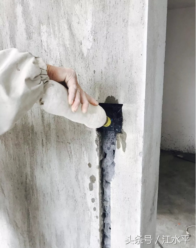 插座松动不拆插座,插头插入插座老是松动如何解决