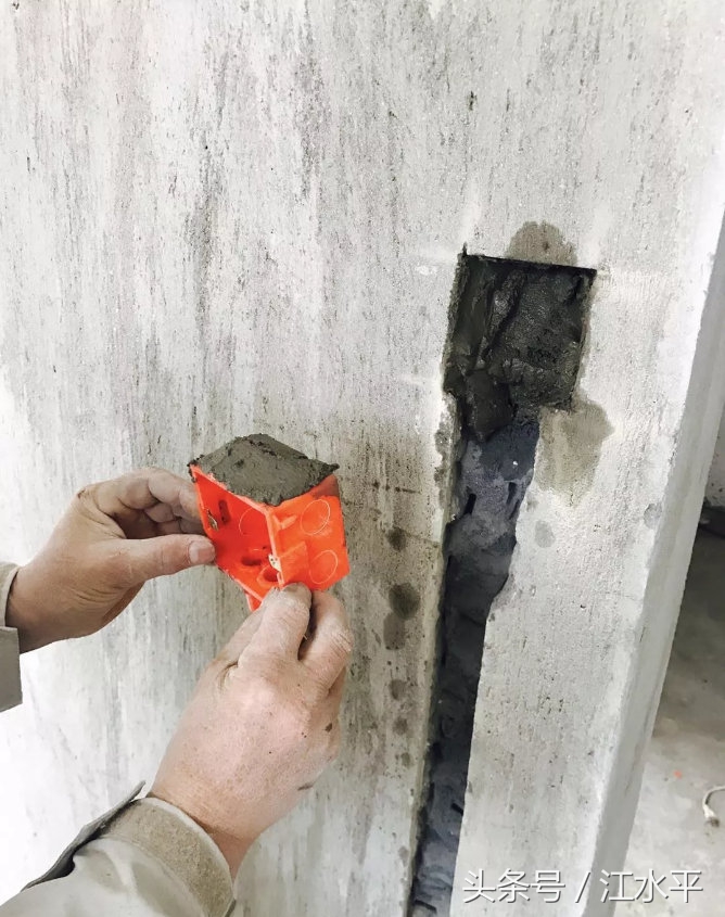 插座松动不拆插座,插头插入插座老是松动如何解决