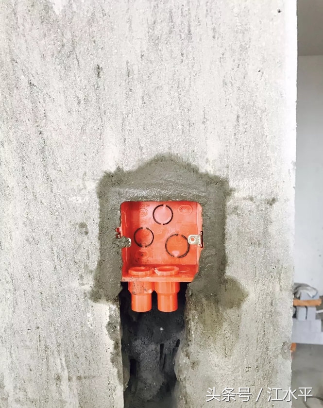 插座松动不拆插座,插头插入插座老是松动如何解决