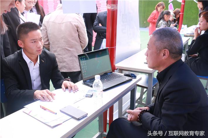 互联网+人才双选会——新华学子踏入职场、挑战高薪的新起点!