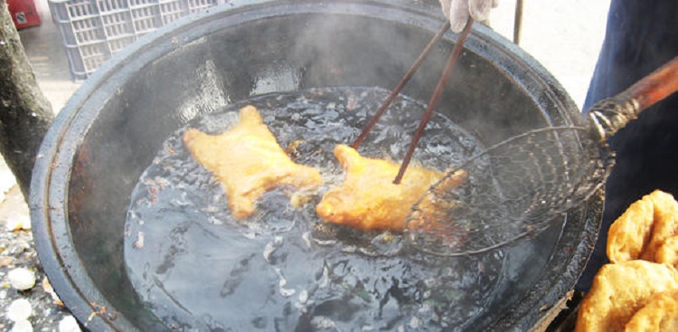 特色小吃炸蛤蟆,鸡蛋蛤蟆小吃