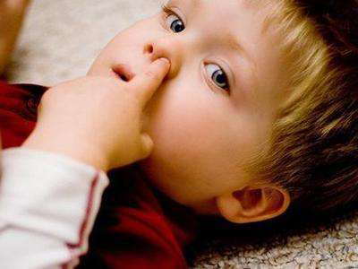 宝宝被鼻屎堵住怎么办,宝宝被鼻屎堵住