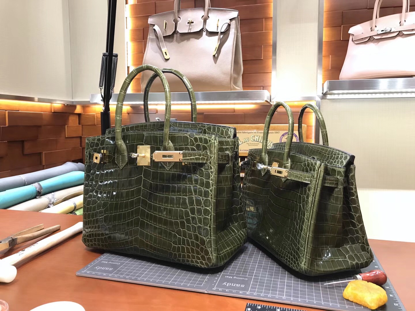 怎么知道皮料是真皮还是人造革,怎样看是不是真皮