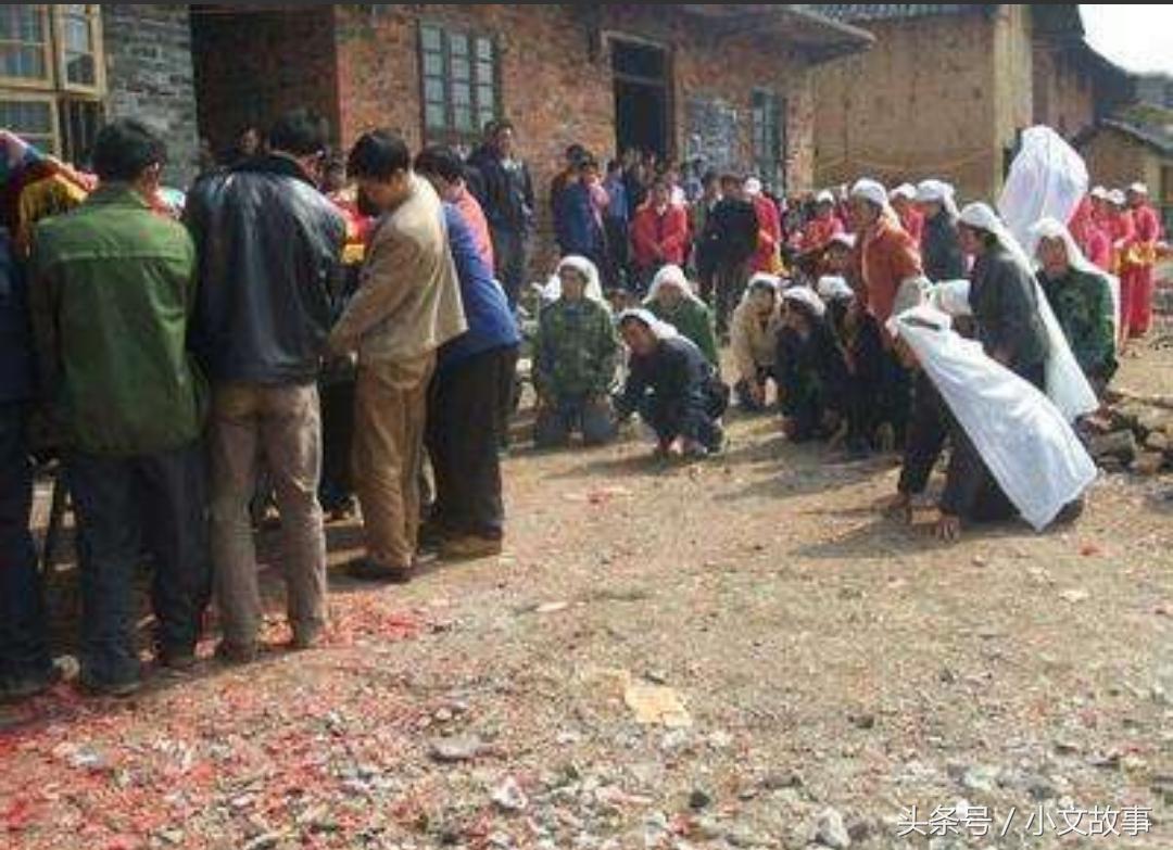 老人去世的传统故事,老人临终前的鬼故事