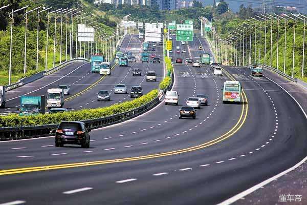 上高速不带现金想加收费站妹子微信转账搭讪？别想，这法子行不通