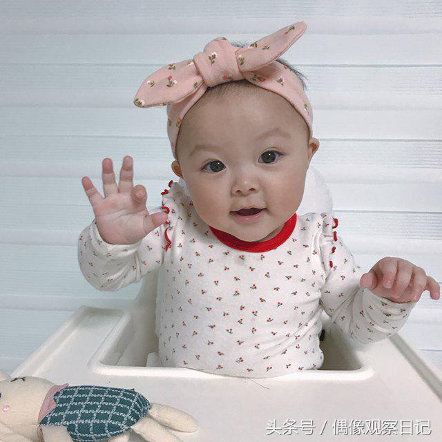 没台词却超抢眼，明星抢着跟她合照！超萌婴儿演员萌翻众人！