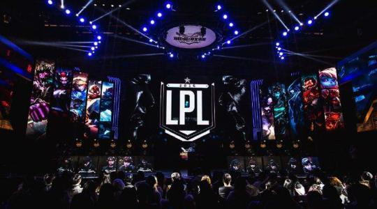 在斗鱼今夜我们都是LOLer纪念LPL五周年怀念那些开黑的日子