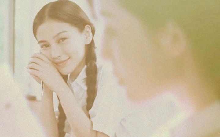 当发现女儿早恋怎么办,发现女儿早恋是该阻止还是尊重