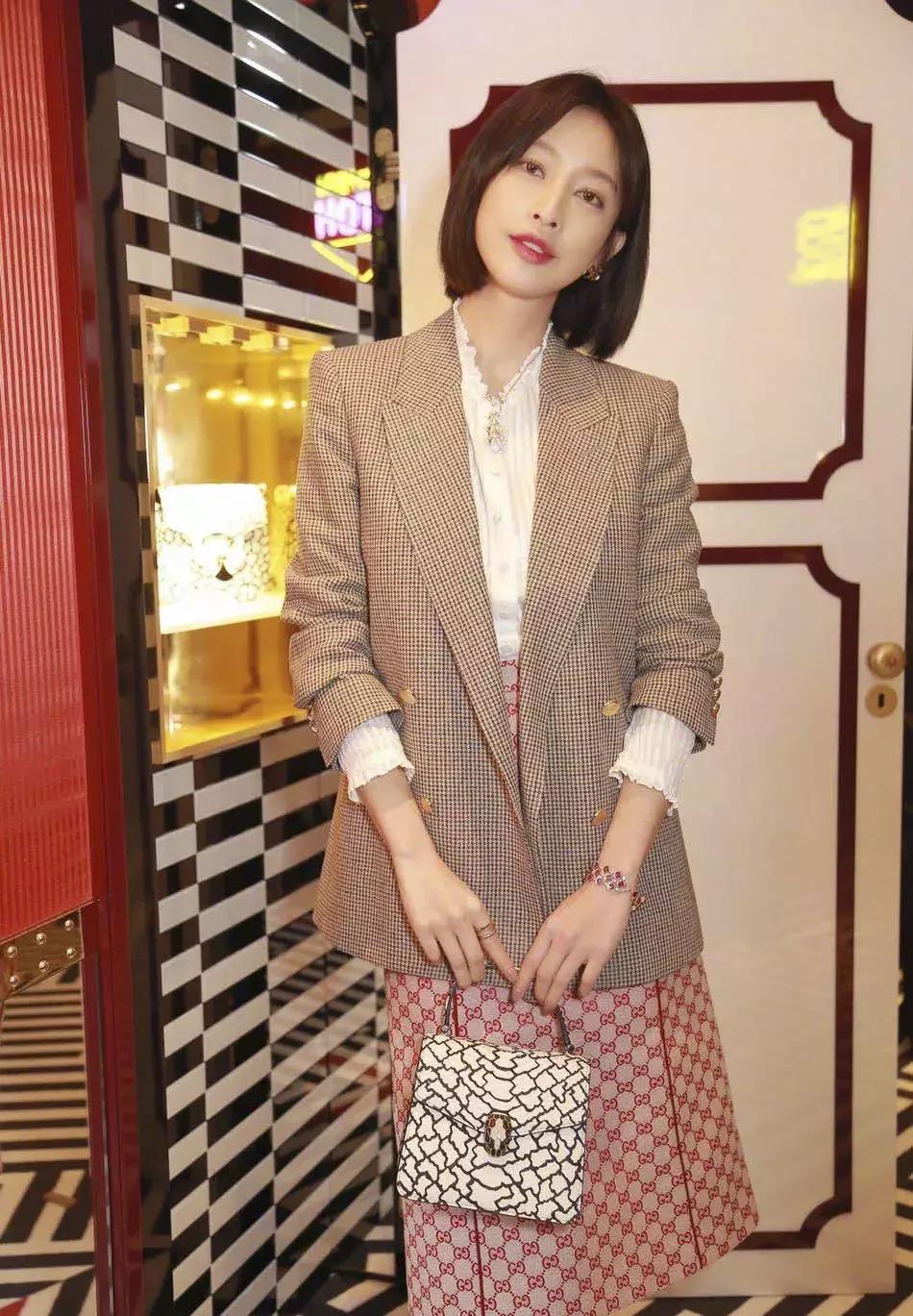 今年春天衬衫最新穿法,不时髦都不行,太有气质了