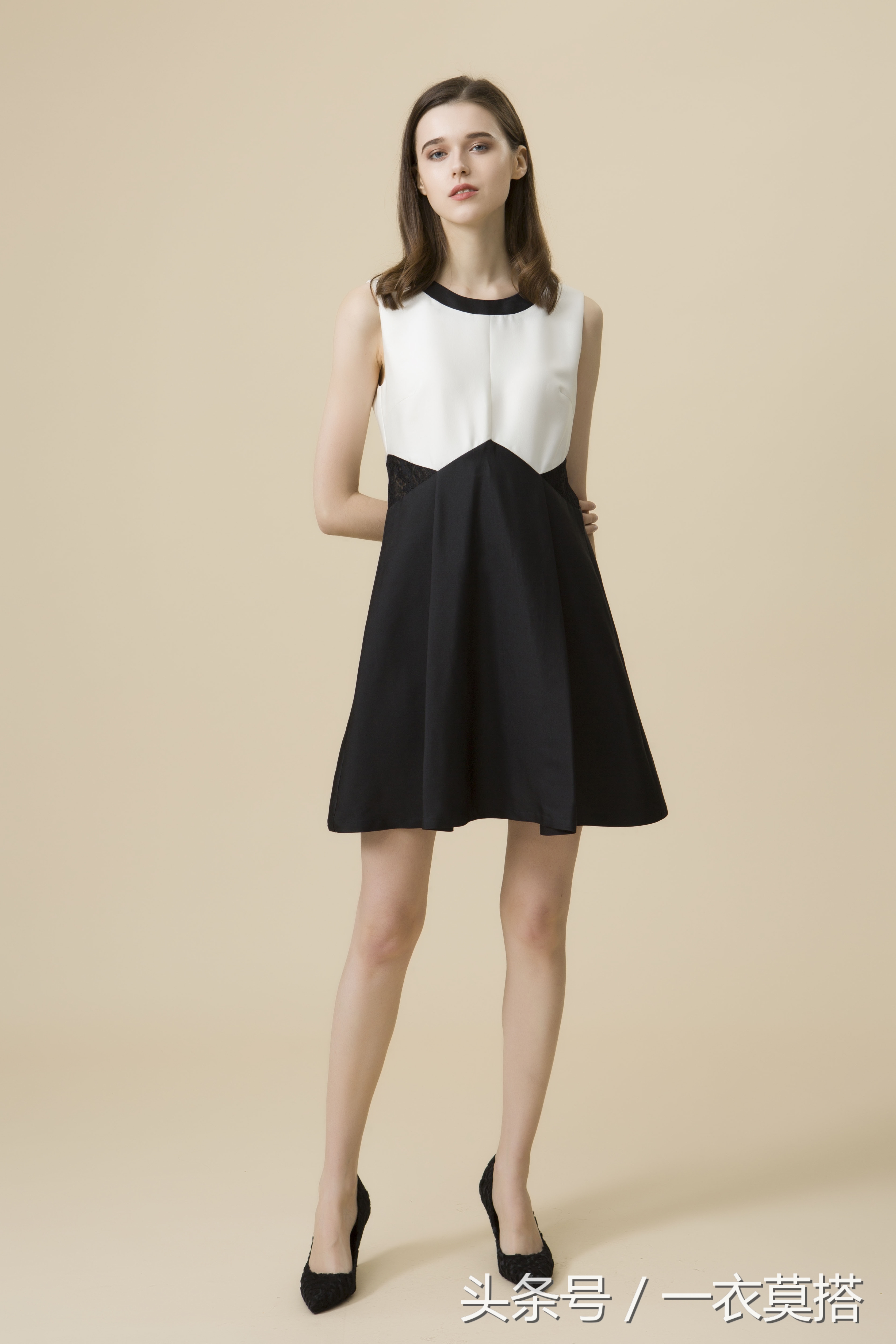 日常好看的小黑裙有哪些,优雅气质的小黑裙了解一下