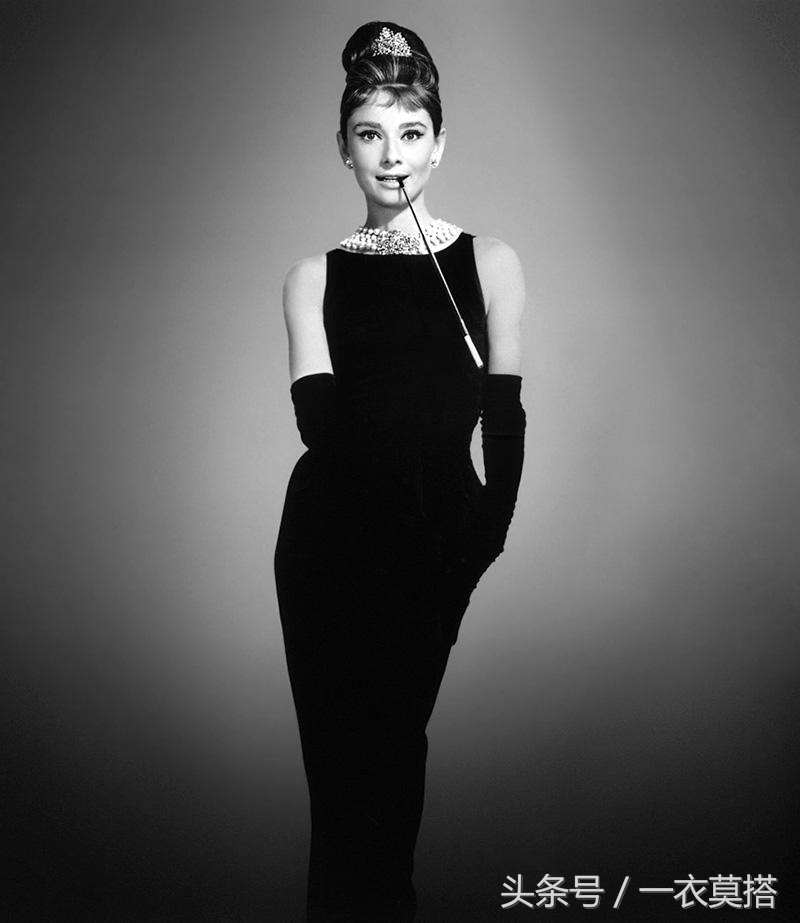 日常好看的小黑裙有哪些,优雅气质的小黑裙了解一下