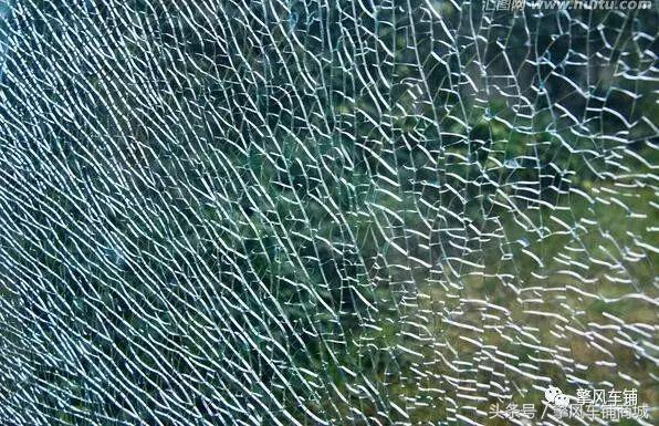 车玻璃砸了一个印子怎么办,车玻璃被石子弹出坑