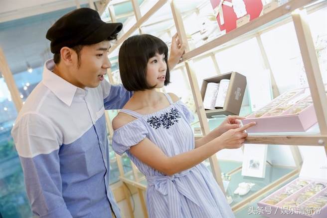 他们相差10岁却一见钟情,他们相差12岁却很幸福