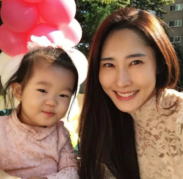 露腰马甲线真正的魔鬼身材,打造细腰翘臀马甲线