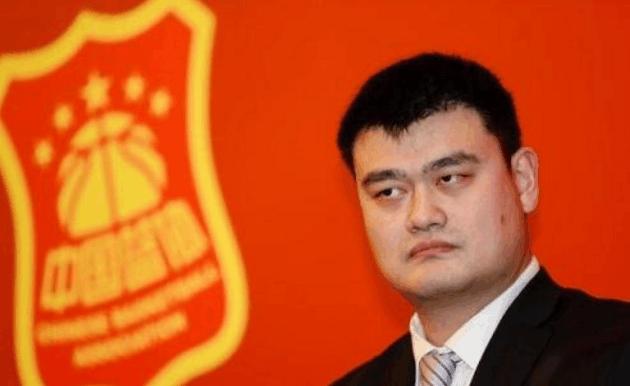 贺希宁垫脚回放,贺希宁后脑被踢