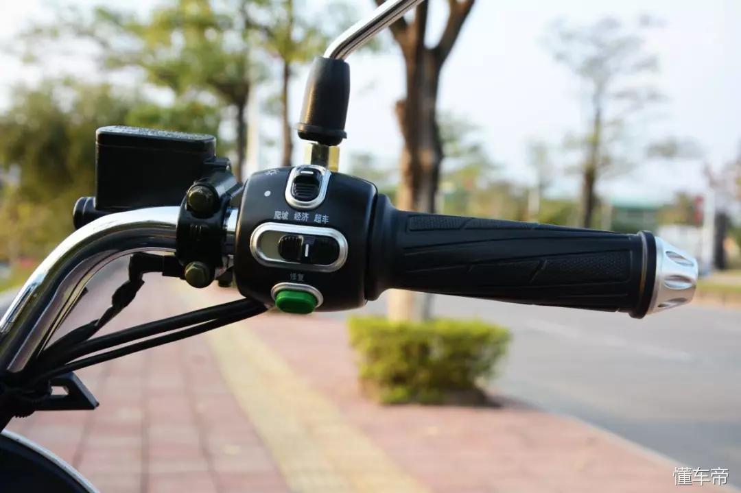 运动炫酷款电动车,三雅电动车