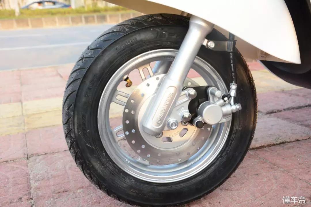 运动炫酷款电动车,三雅电动车