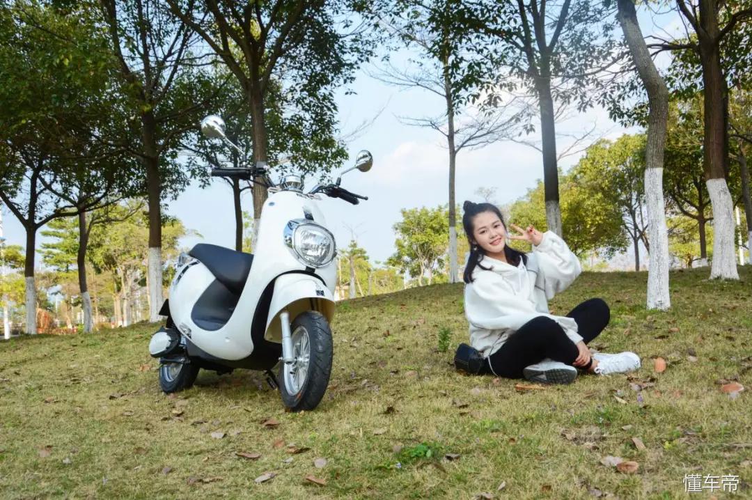 运动炫酷款电动车,三雅电动车