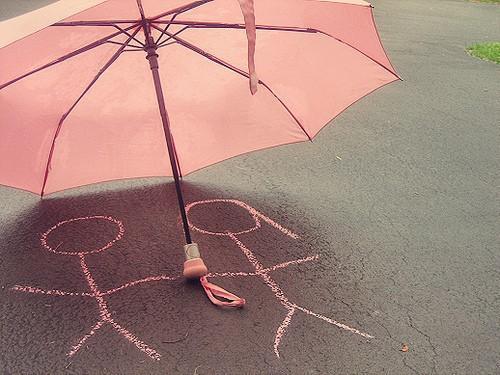 我穿的用的都是奢侈品，出门百万的车，家人觉得我可以找到更好的