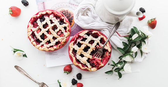 看男生打篮球被砸中,看小哥哥打篮球被砸到