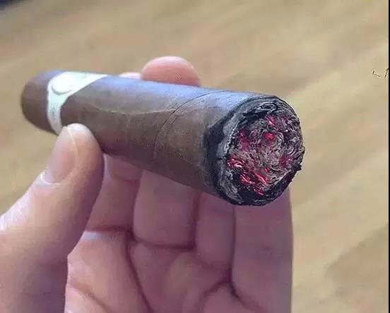 抽雪茄正确抽法教学视频,怎样抽雪茄才不会显得你是新手