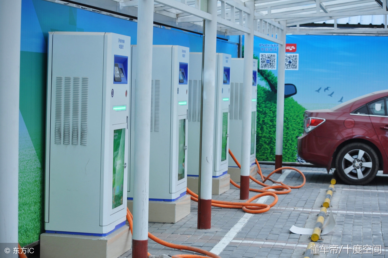 新能源车载充电机和充电桩哪个好,新能源汽车快充充电桩是通用的吗