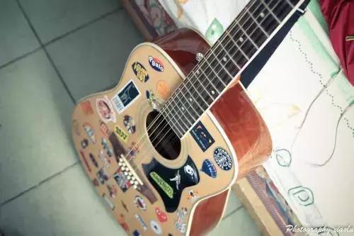 吉他是“低级入门乐器”？你真的低估它了！