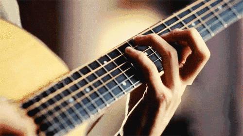 吉他是“低级入门乐器”？你真的低估它了！