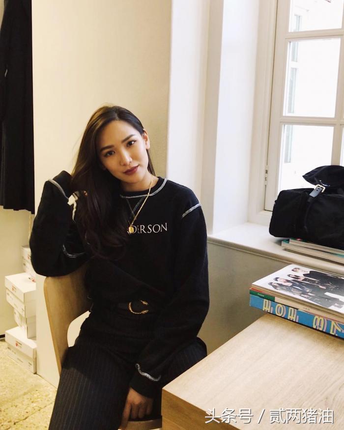 别再一成不变的穿你的Tee了,来些不一样的吧~