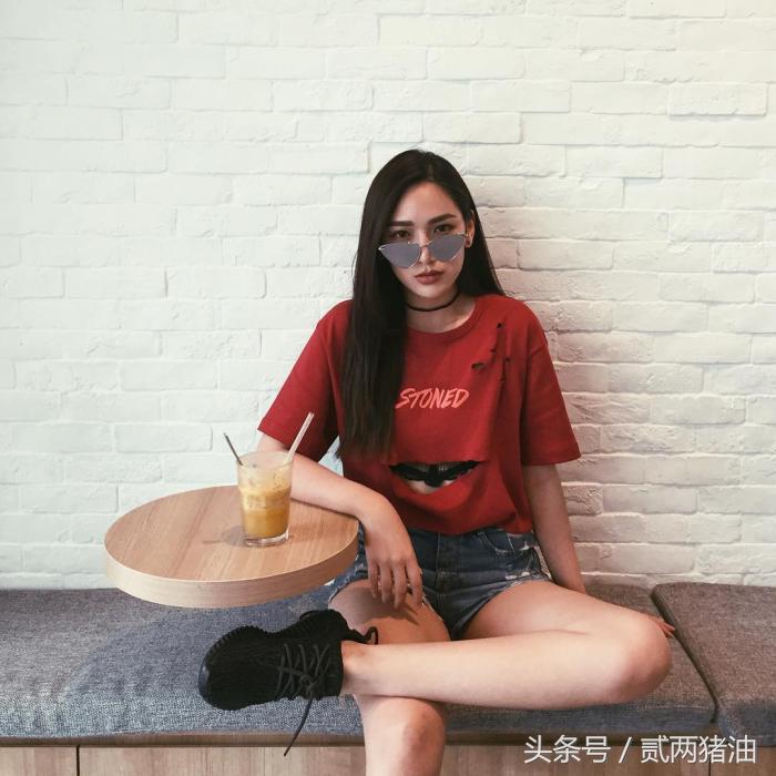 别再一成不变的穿你的Tee了,来些不一样的吧~